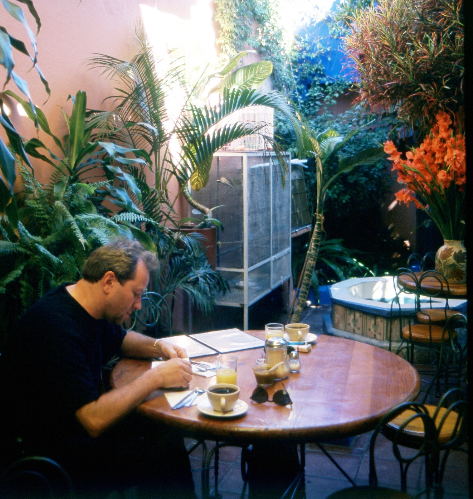 19961113 003   Oaxaca Cafeteria Alex   Mexico Dias Film 02 Fnr 024
